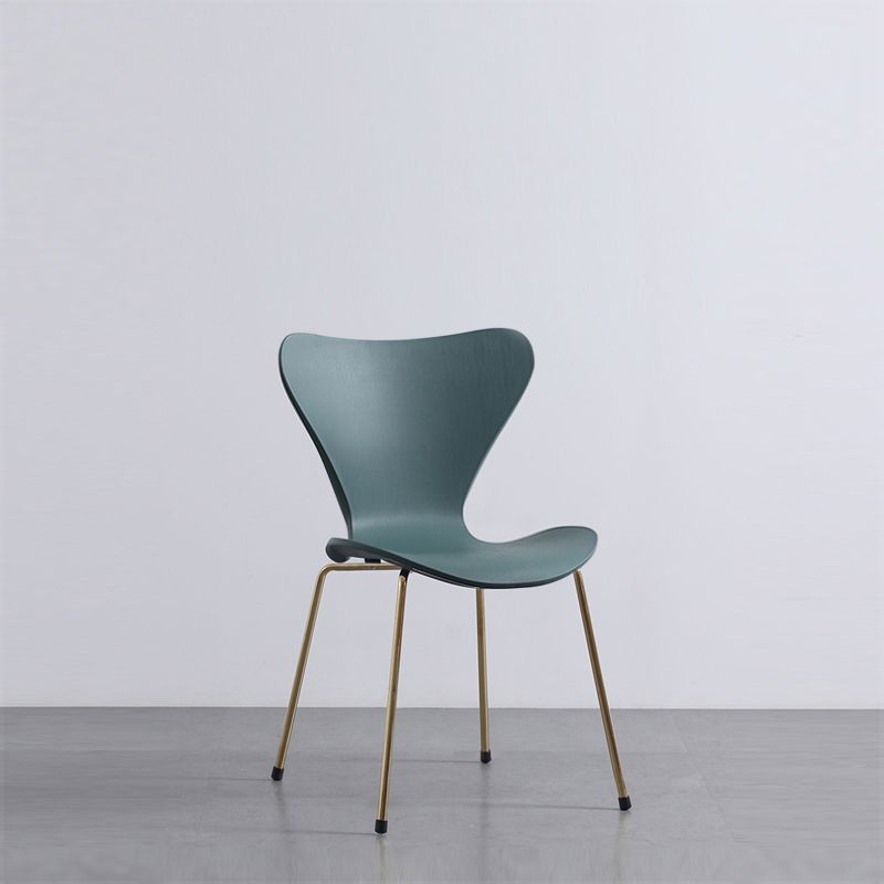 Sillas laterales sin brazos modernas con 4 patas de acabado negro sillas sólidas de plástico para uso doméstico