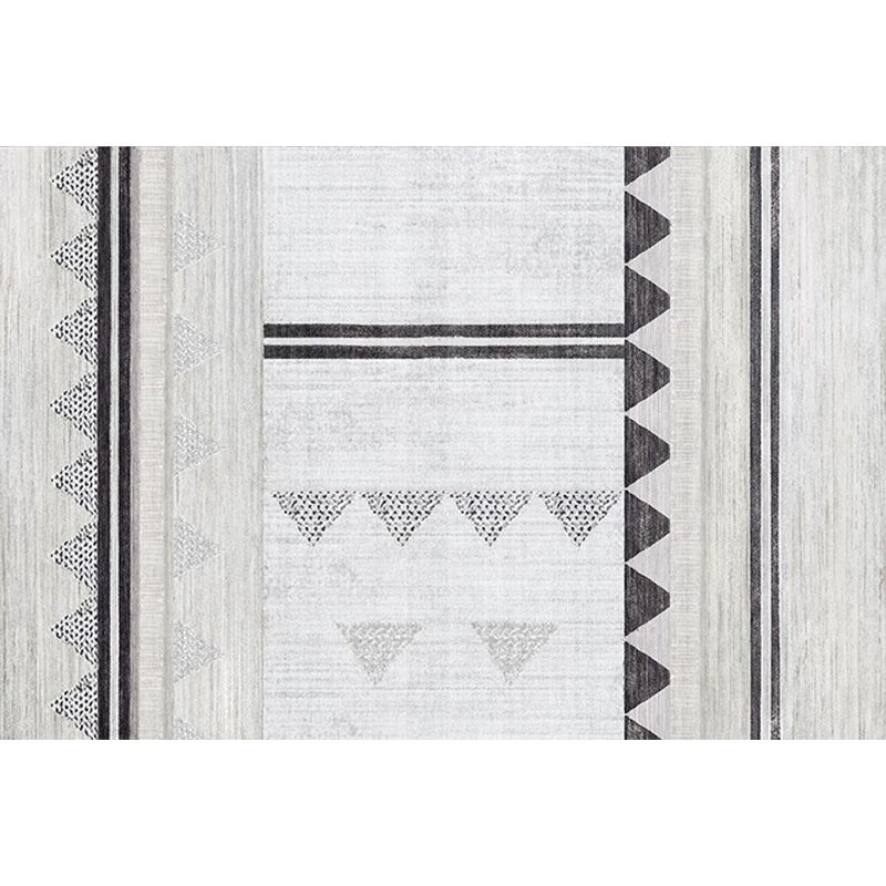 Tapis de motif tribal unique Gris clair bohème Polyester Pet Pet Friendly non glissement support de dossier lavable pour le salon