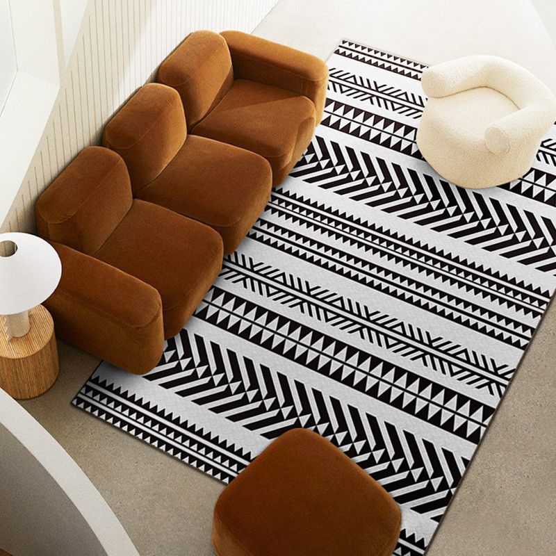Black Modern Rug Polyester Graphic Rug Tear Resistant Rug for Living Room