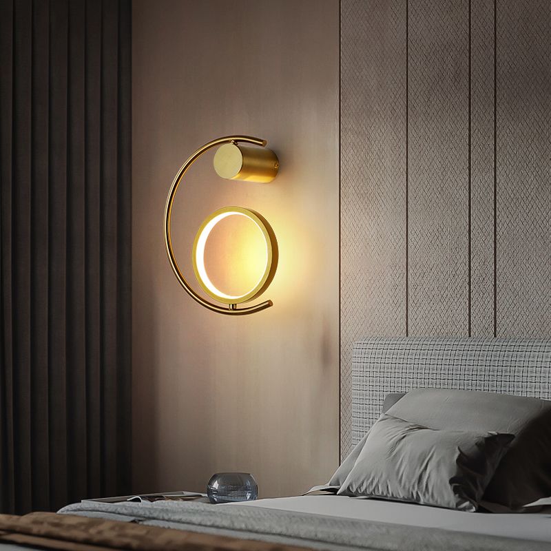 Moderne lineaire wandgemonteerde verlichtingsbeveiliging metaal 1 lichte wand sconce voor woonkamer