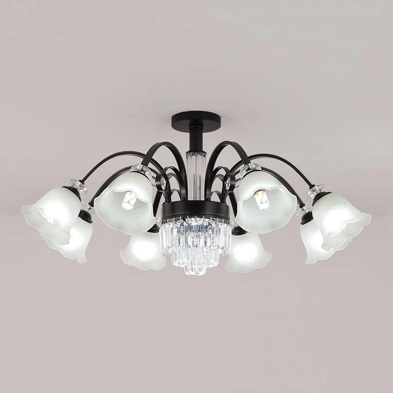 Éclairage de plafond multi-tampon traditionnel à lampe métallique avec une teinte en verre de fleur