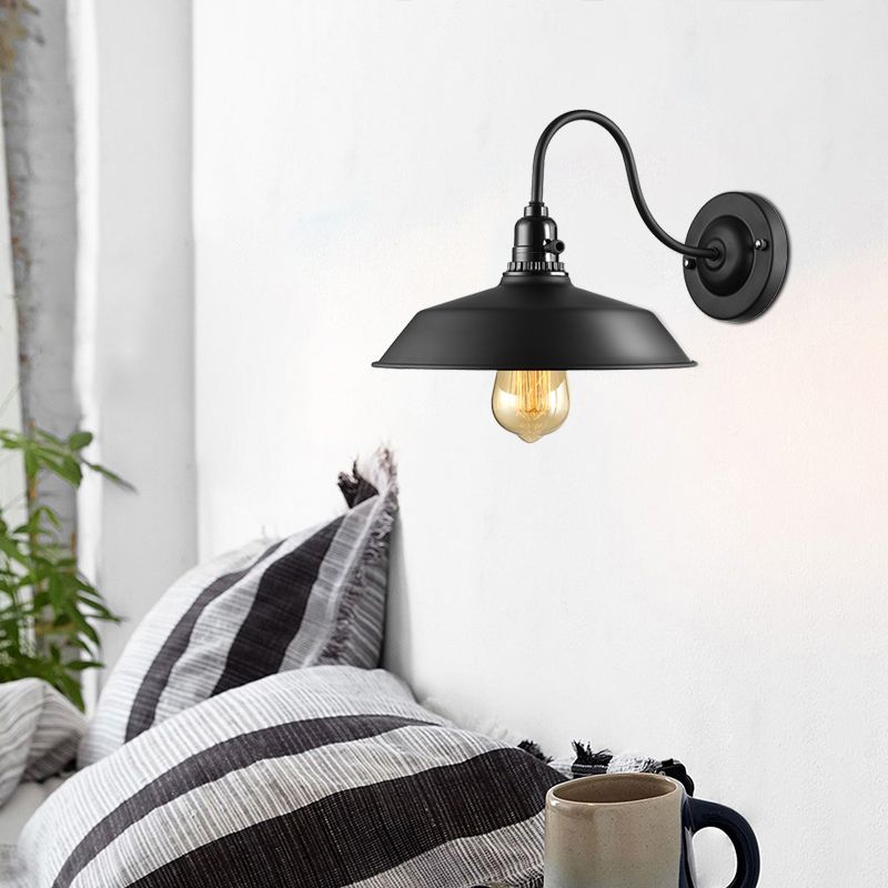 Metallic Barn Shade Wandlampe mit Schwanenhalsarm Industrial 1 Glühbirne Schlafzimmer Wandbeleuchtung in Schwarz
