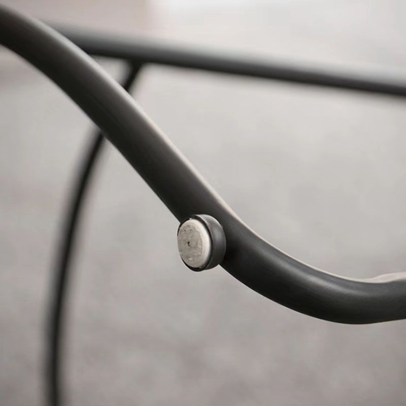 Barhosel für industrielle Style mit Schlittenrund-Sattel-Sitzschuhhocker für die Küche
