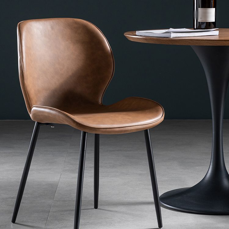 Chaise d'appoint scandinave en cuir avec finition mate et dossier à oreilles (Ensemble de 2)