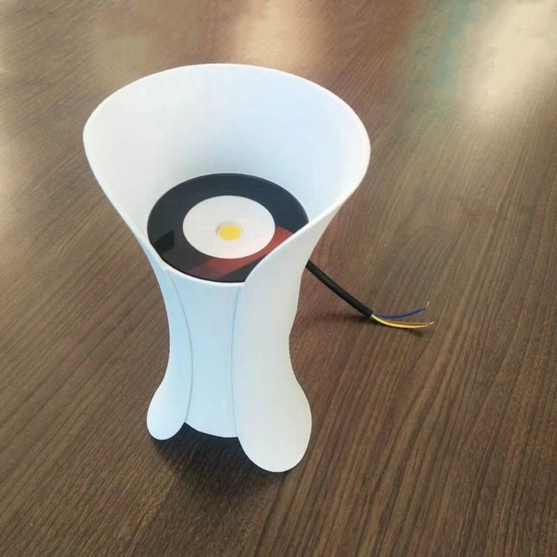 Curl Shape Wall Light Modern Style Metal 1 Light Wall Lamp in Black/White