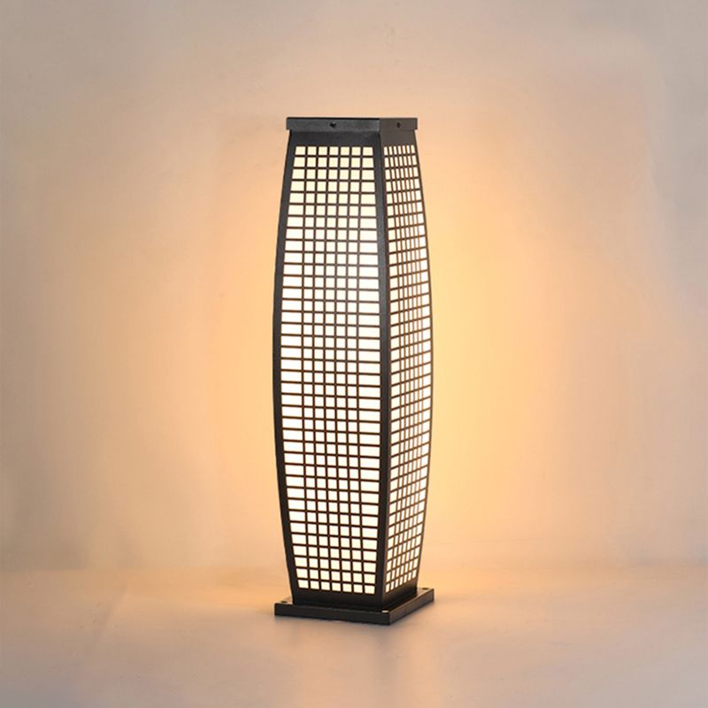 Black Metal Pillar Lamp Waterproof Outdoor Light for Courtyard