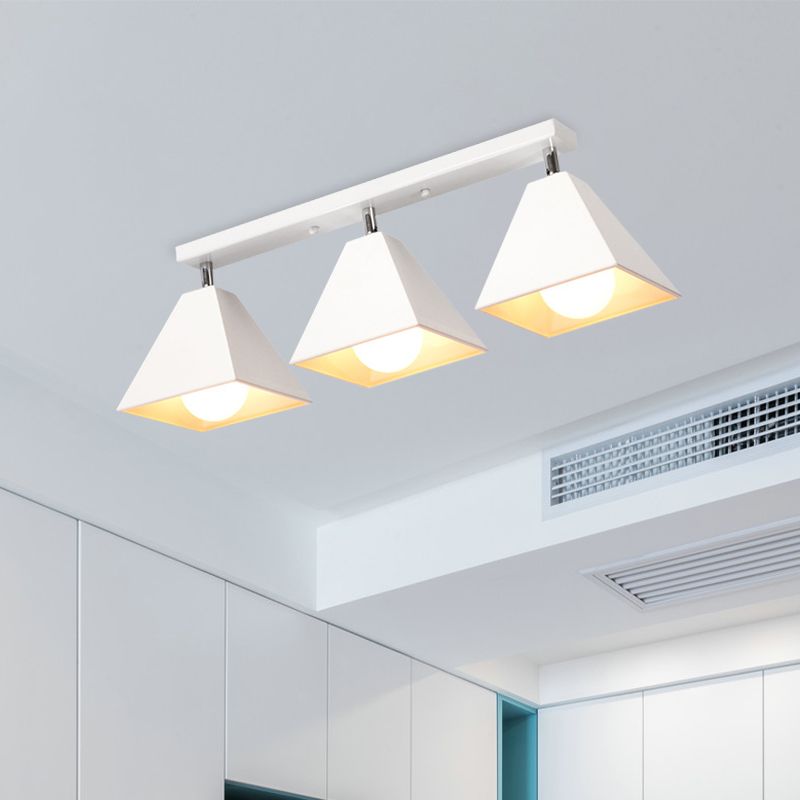 Éclairage de plafond en métal noir / blanc de style rétro semi - encastré de pyramide de 1 / 3 ampoule pour le couloir