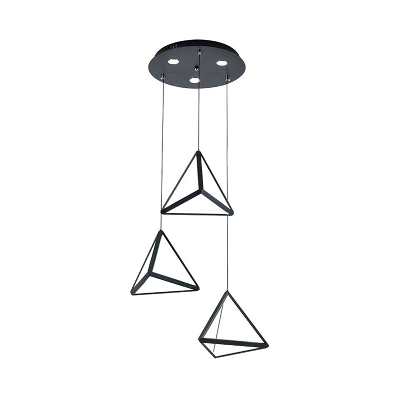 3 luces Costeo de clúster de comedor con sombra acrílica piramidal luz de techo colgante negro en luz cálida/blanca