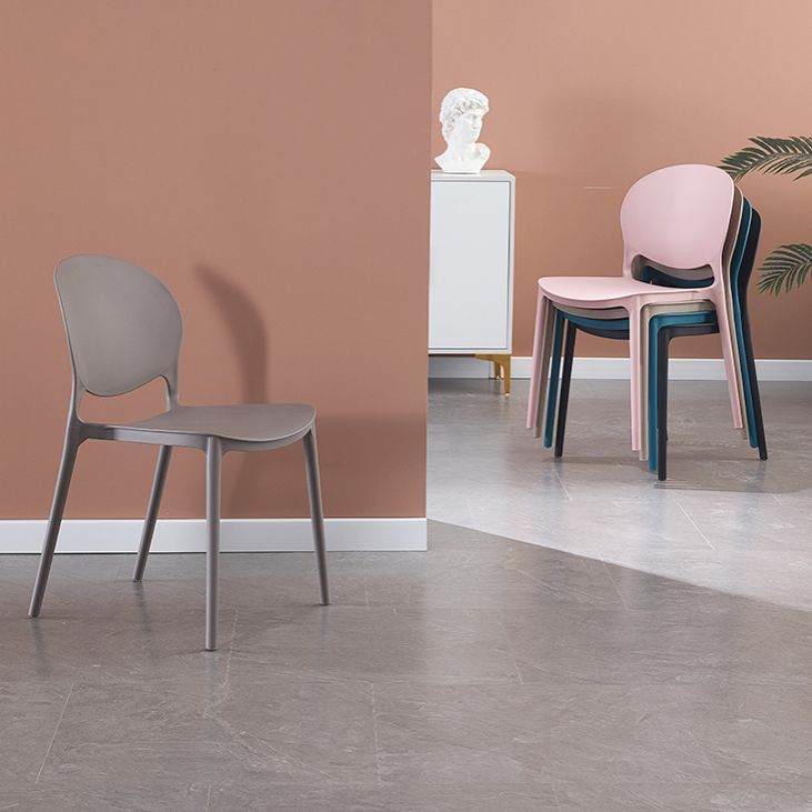 Chaises de salle à manger sans accoudoirs à dossier ouvert Chaises d'appoint empilables en plastique (Ensemble de 4)