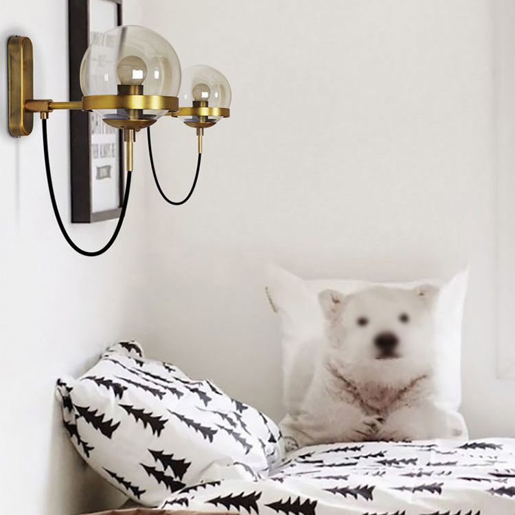 Moderne creatieve smeed met een enkele wandlamp met ijzeren bol hangen muurlicht met glazen schaduw