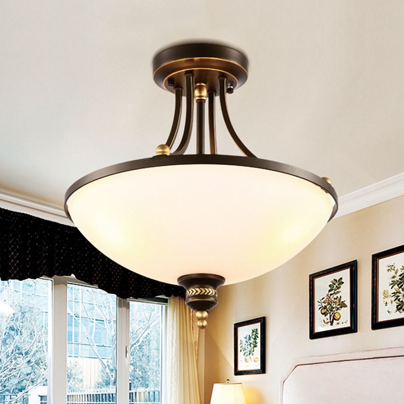 Lampe de plafond de dôme moderne 3 lumières Opal Glass Semi Flush Mount Lightture en noir pour chambre à coucher