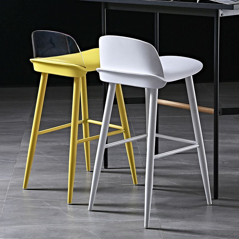 Taburete de bar con patas de metal de estilo escandinavo, taburete de mostrador para restaurante y bar (juego de 2)