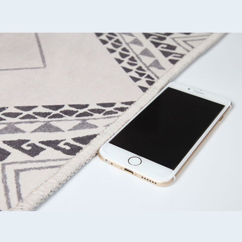 Red Tone Retro Area Carpet Polyester Tribal Print Indoor Rug Non-Slip Backing Carpet for Living Room