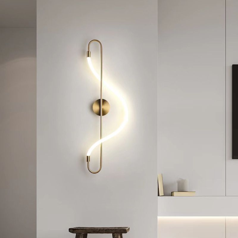 Linear Shape Metal Wall Light Modern Style 1-Light Wall Mount Lighting in Gold