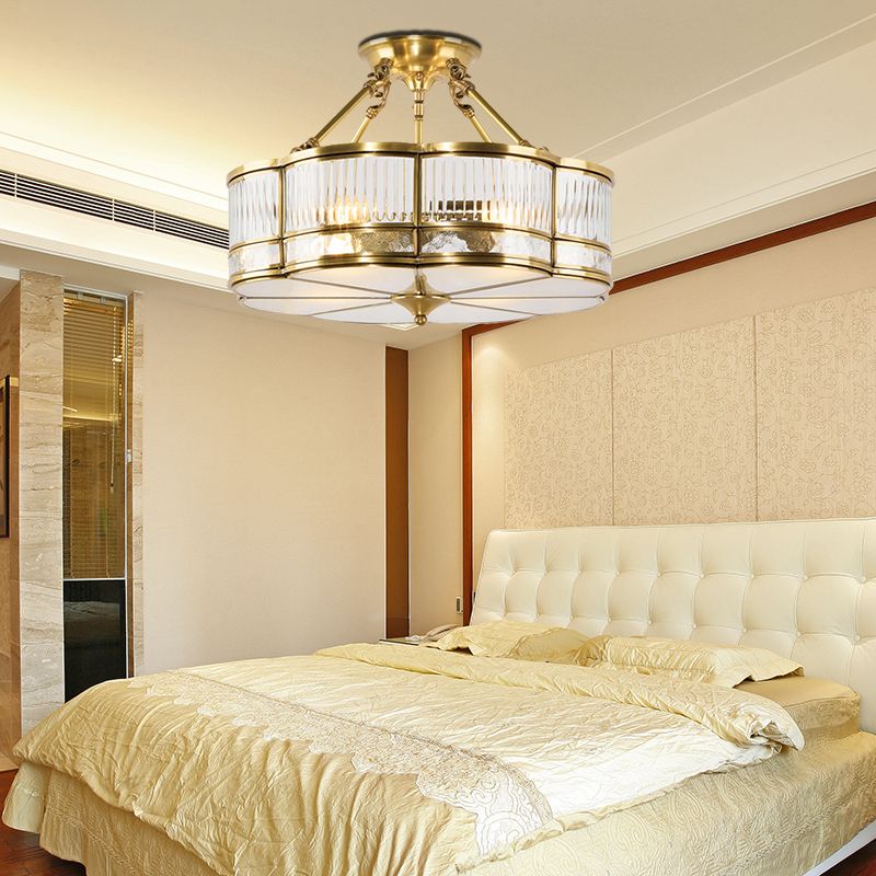 Fleur de verre givré semi-flush monte Light Colonial 3 lumières Corridor plafonnier Aménagement avec cadre métallique en laiton