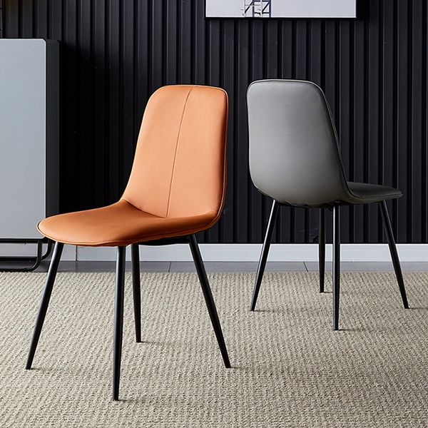Silla de comedor tapizada con acabado mate y respaldo sólido para el hogar moderno