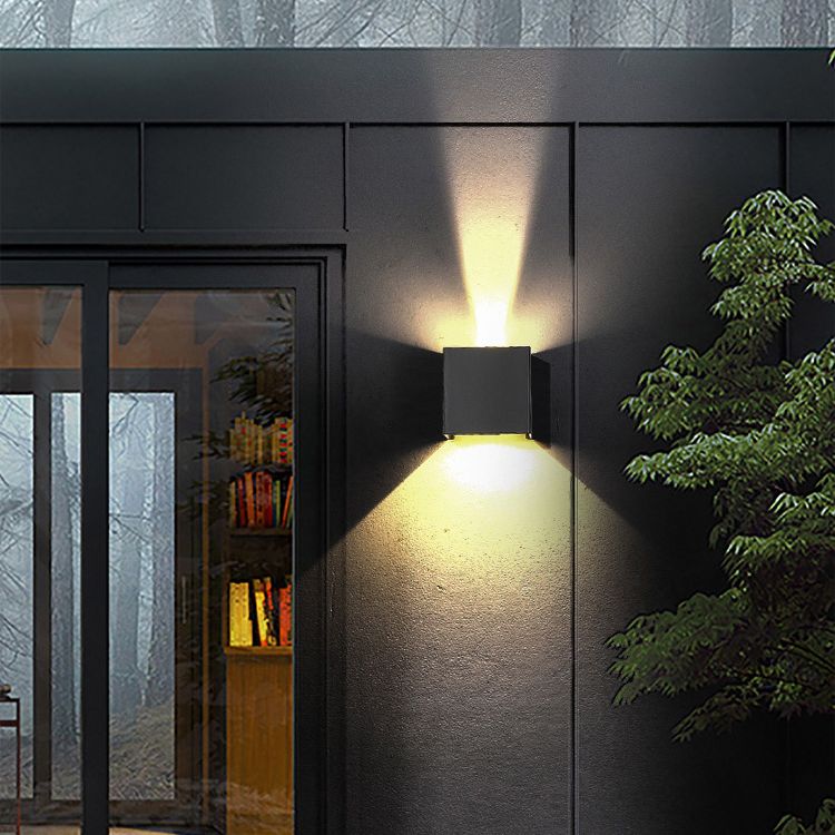 Moderner minimalistischer Stil quadratisch auf und ab LED Wandleuchte Metallwandleuchten für Außenwand