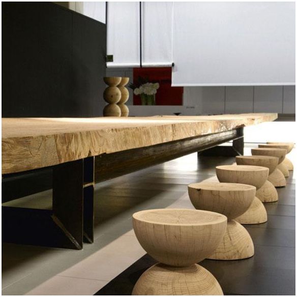 Scandinavian Round Solid Wood Top Side Table 16.5-inch Pedestal End Table