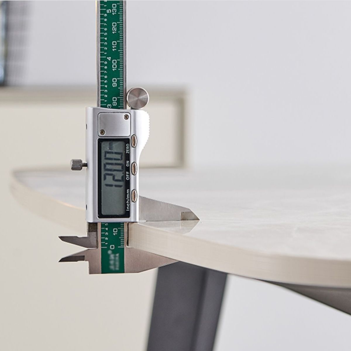 Moderne gesinterde steen gouden eettafel rechthoekige standaard eettafel met 4 poten