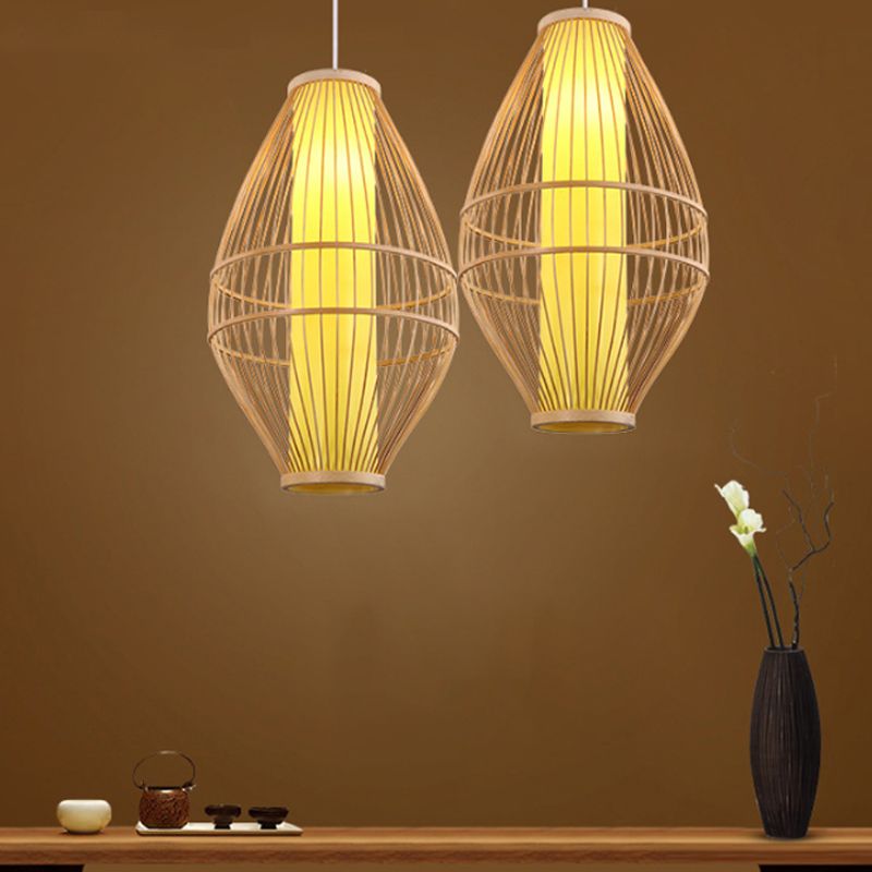 Lumière suspendue beige tissée à la main avec une teinte ovale style asiatique à 1 lampe en bambou à la lumière