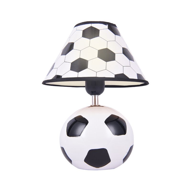 Voetbalachtige keramiek Nachttafellichtcartoon 1-head Wit en zwarte nachtlamp met kegel plastic schaduw