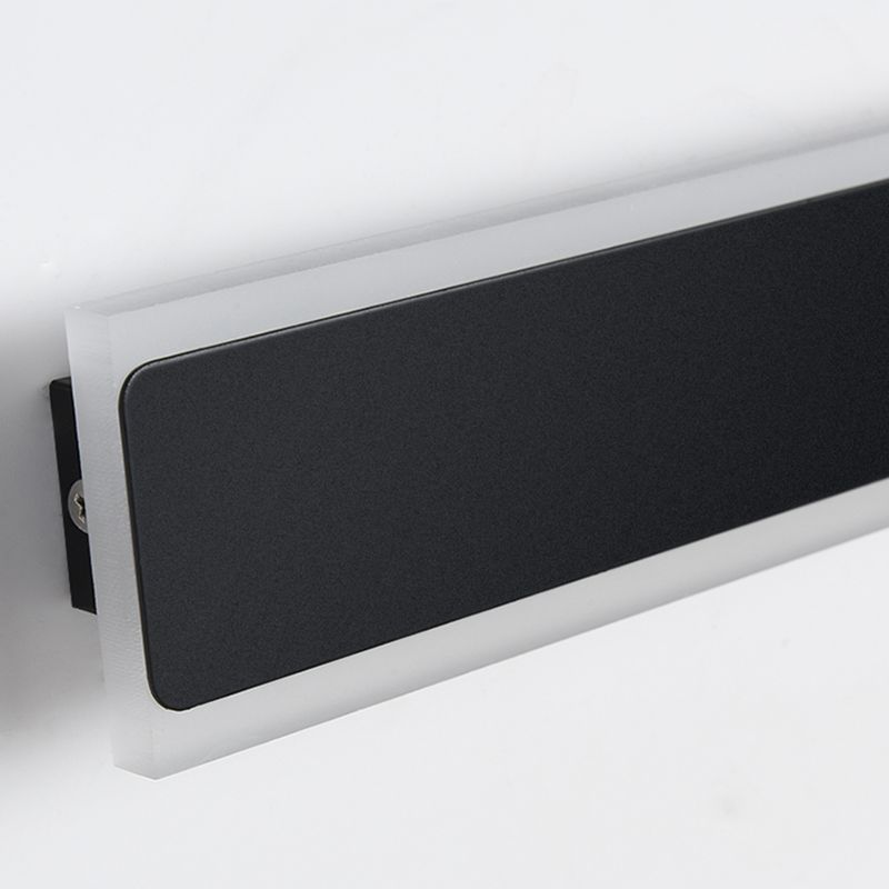 Linear Shade Metal Wall Sconce Modern Style Single Light Wall Mount Light