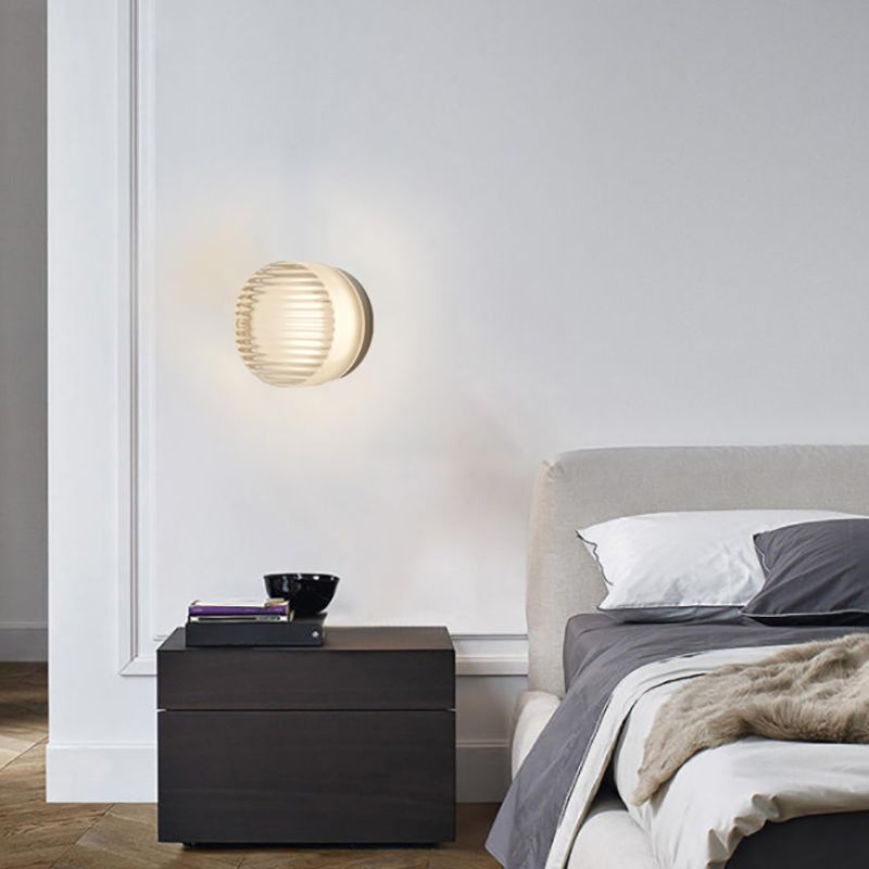 Single Modernism Wall Mounted Sconce Polished Acrylic LED Wall Light for Bedroom