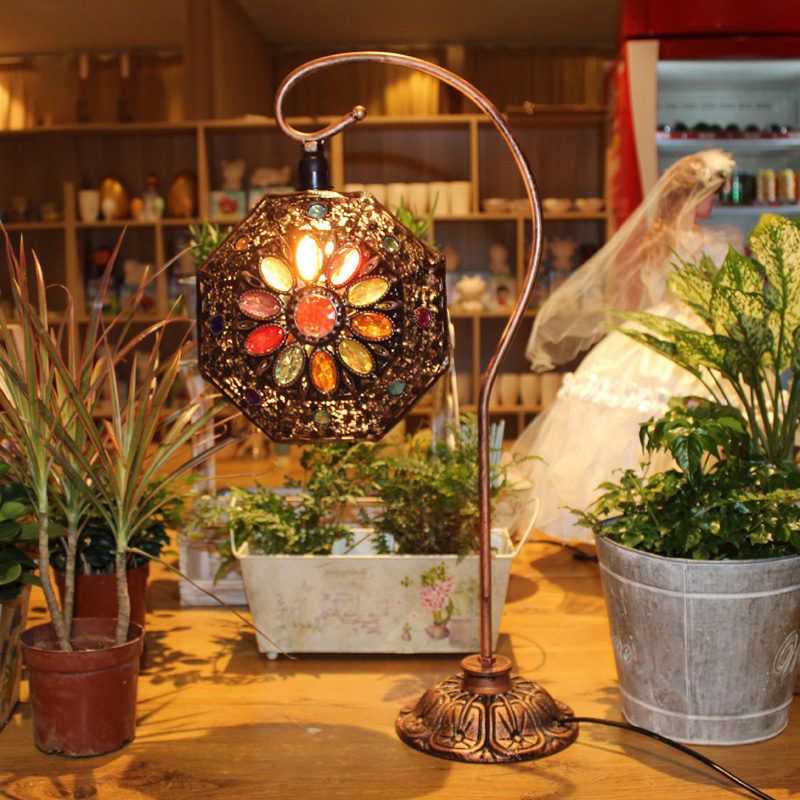 Lámpara de bronce de vidrieras Octágono Octágono Single-Bulb Bohemia Luz de mesa con brazo de cuello de cisne