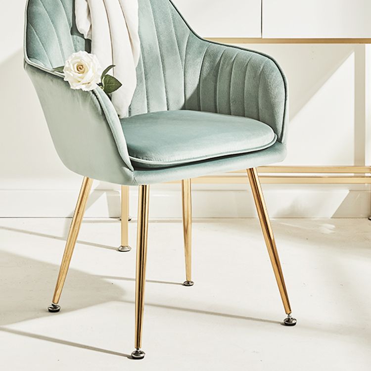 Silla de comedor con acabado mate de terciopelo, sillón con respaldo sólido para dormitorio escandinavo