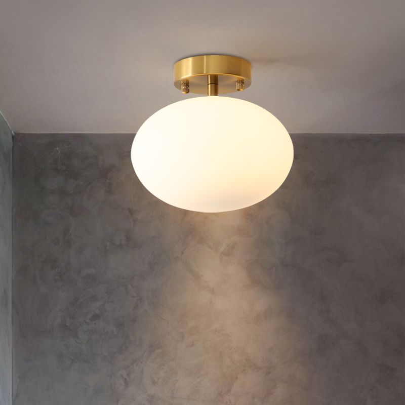 Luminaire ovale semi-encastré doré minimaliste à 1 lumière en verre crème proche du plafonnier pour chambre à coucher