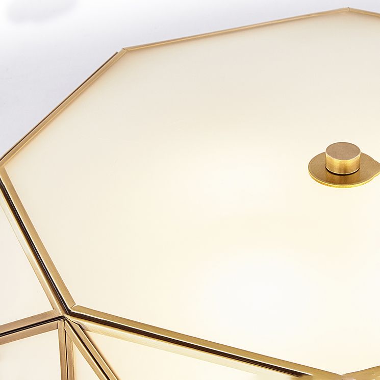 Geometrische plafondlamp in koloniale stijl, koperen binneninbouw met witte glazen kap