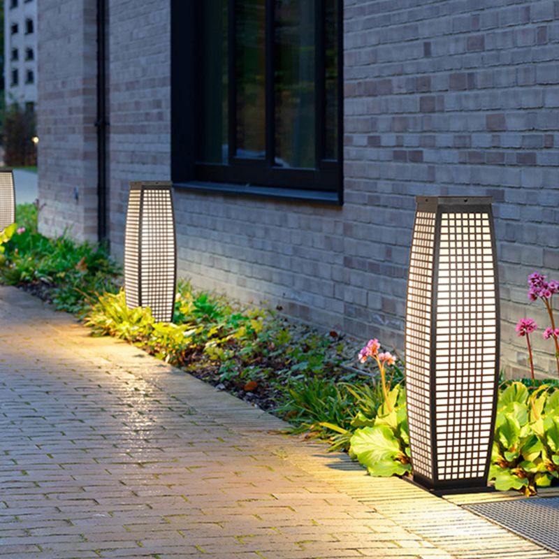 Black Metal Pillar Lamp Waterproof Outdoor Light for Courtyard