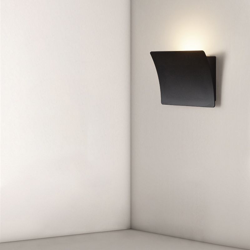 Black LED Wall Lamp Modern Style Wall Mount Lamp with Metal Shade for Bedroom