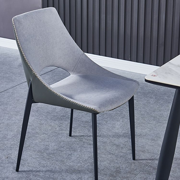 Silla lateral de cuero contemporánea para restaurante, silla de comedor con respaldo abierto y patas negras