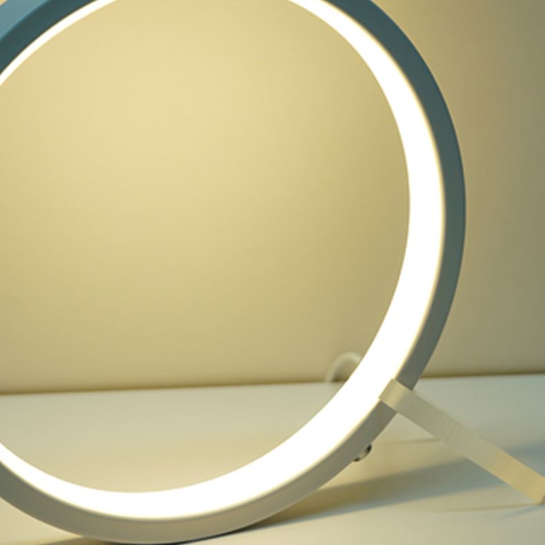 Lámpara de escritorio LED lineal de accesorio de iluminación de escritorio de estilo moderno para dormitorio