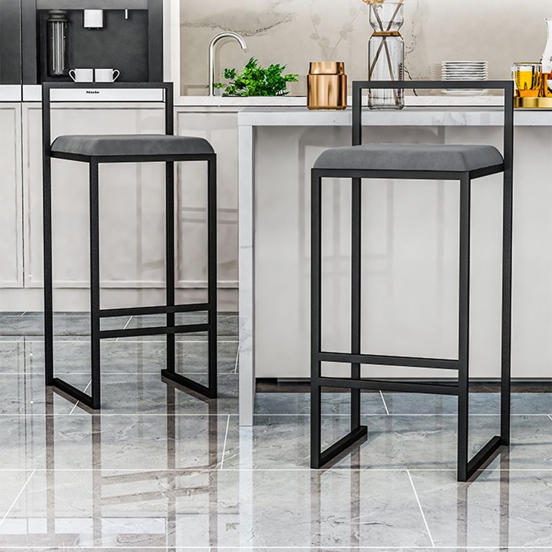 Barhocker im skandinavischen Stil mit Kufenbeinen, quadratischer Sitzhocker für die Küchenbar