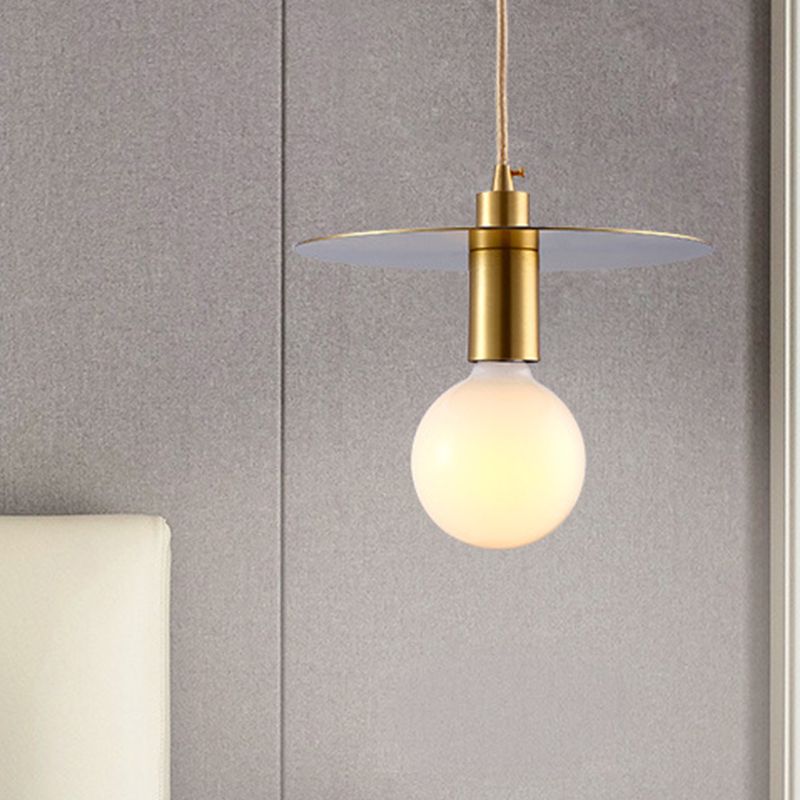Postmoderno Globe Costeo VIDRIO BLANCO 1 Cabeza Kit de lámpara colgante de dormitorio con sombra de metal de disco dorado