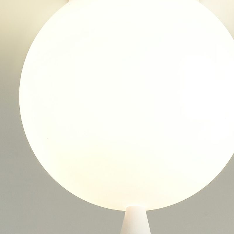 Ronde plafondlamp voor kinderkamer met hangende cartoon-astronaut, matte acryl lampenkap, inbouwlamp