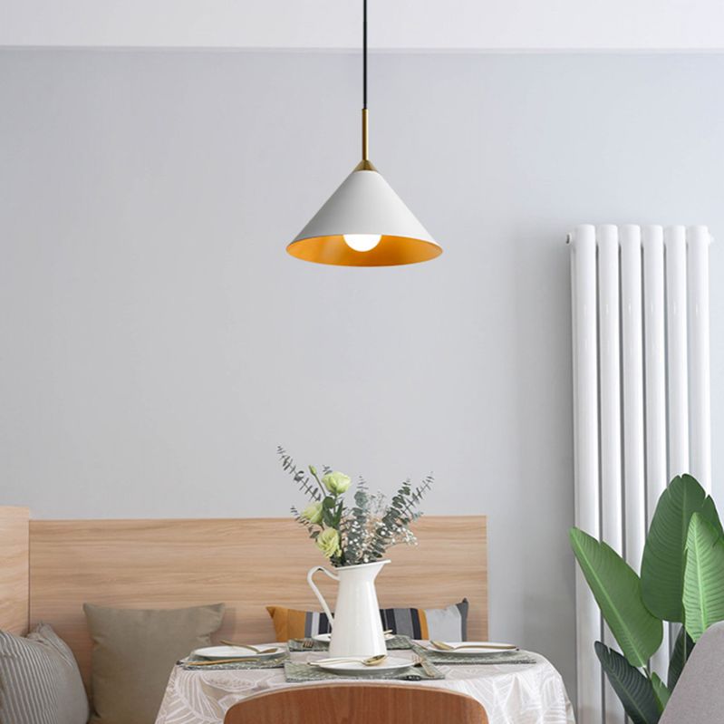 Pendante de style moderne Light Metal 1 lumière suspendue Lumière en blanc pour le chevet