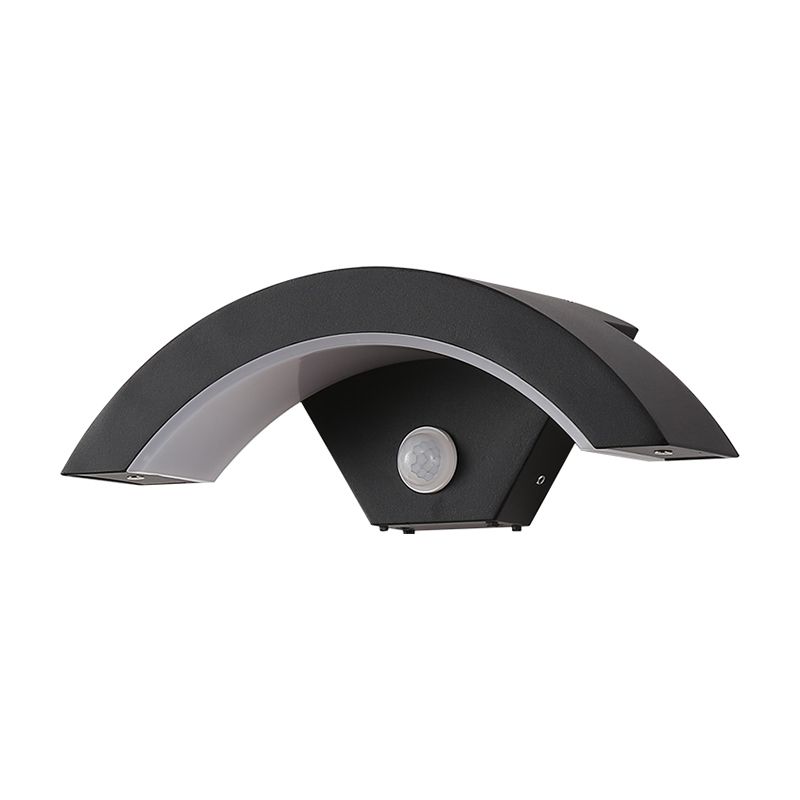 Geometric Shade Metal Wall Sconce Modern Style Single Light Wall Mounted Light in Black