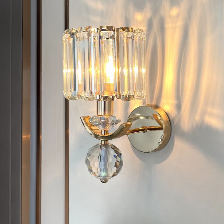 Luce di applique di ferro con paralume a parete postmoderna di cristallo lampada montata