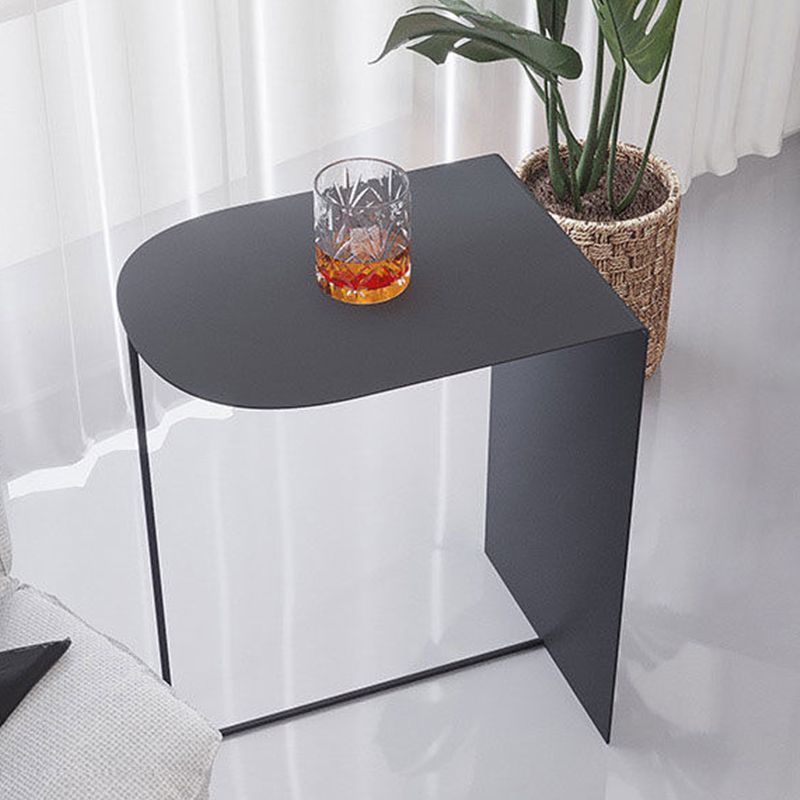 15.75" W x 11.81" D x 19.69" H Metal Side Table Simple Geometric End Table