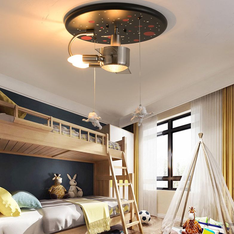 Plafoniera per veicoli spaziali in metallo Astronauti dei cartoni animati Apparecchio di illuminazione a pendolo a LED per la camera dei bambini