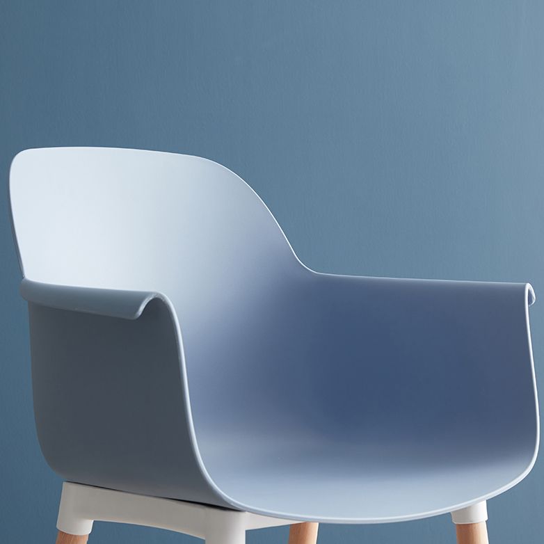 Sedia braccio da pranzo scandinavo sedia posteriore con gambe in legno per uso domestico