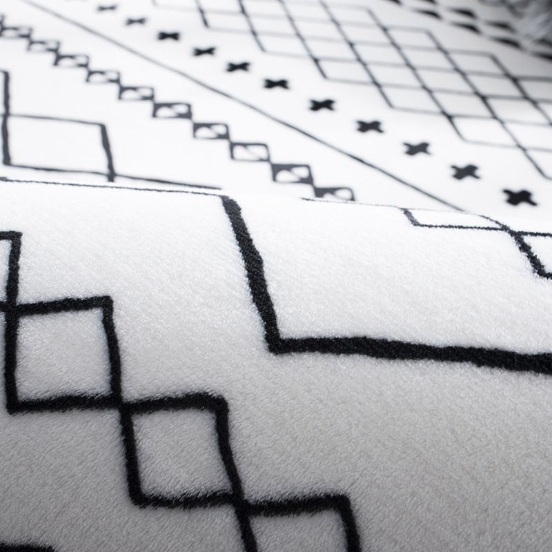 Black Living Room Rug Nordic Geometric Print Area Carpet Polypropyolene Non-Slip Pet Friendly Easy Care Rug