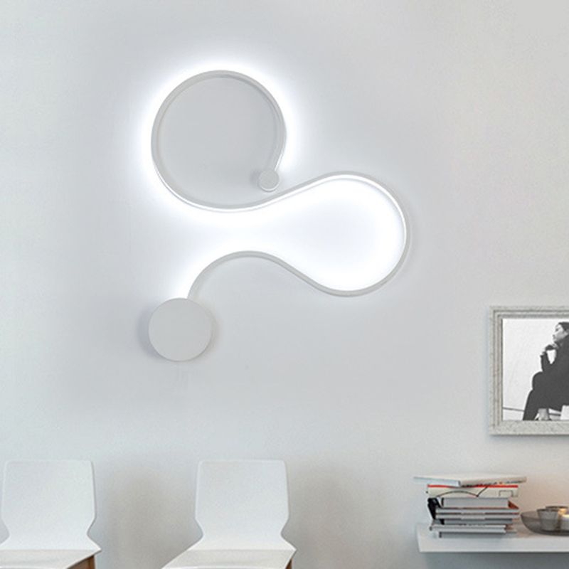 Modern Simplicity LED Wall Light Lacquered Aluminium Linear Wall Sconce with Acrylic Shade