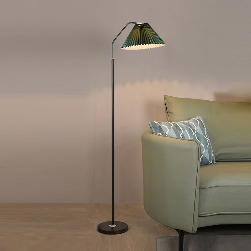 Lampada da pavimento contemporanea luce a pavimento colorata con tonalità in tessuto per camera da letto