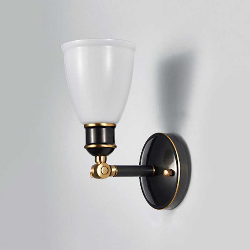 Éclairage mural en verre blanc effilé