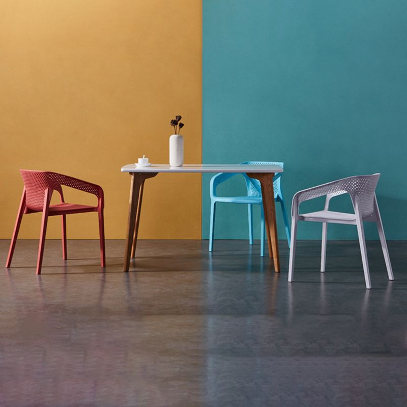 Sedie da pranzo moderne in plastica per interni in plastica.