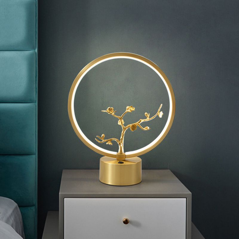 Metallic Ring Night Light Simplicity LED Table Gold Table Lighting avec décoration intérieure d'arbre